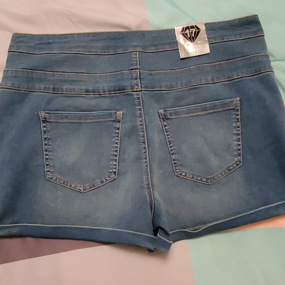 Cute high waist shorts - Picture 3 of 3